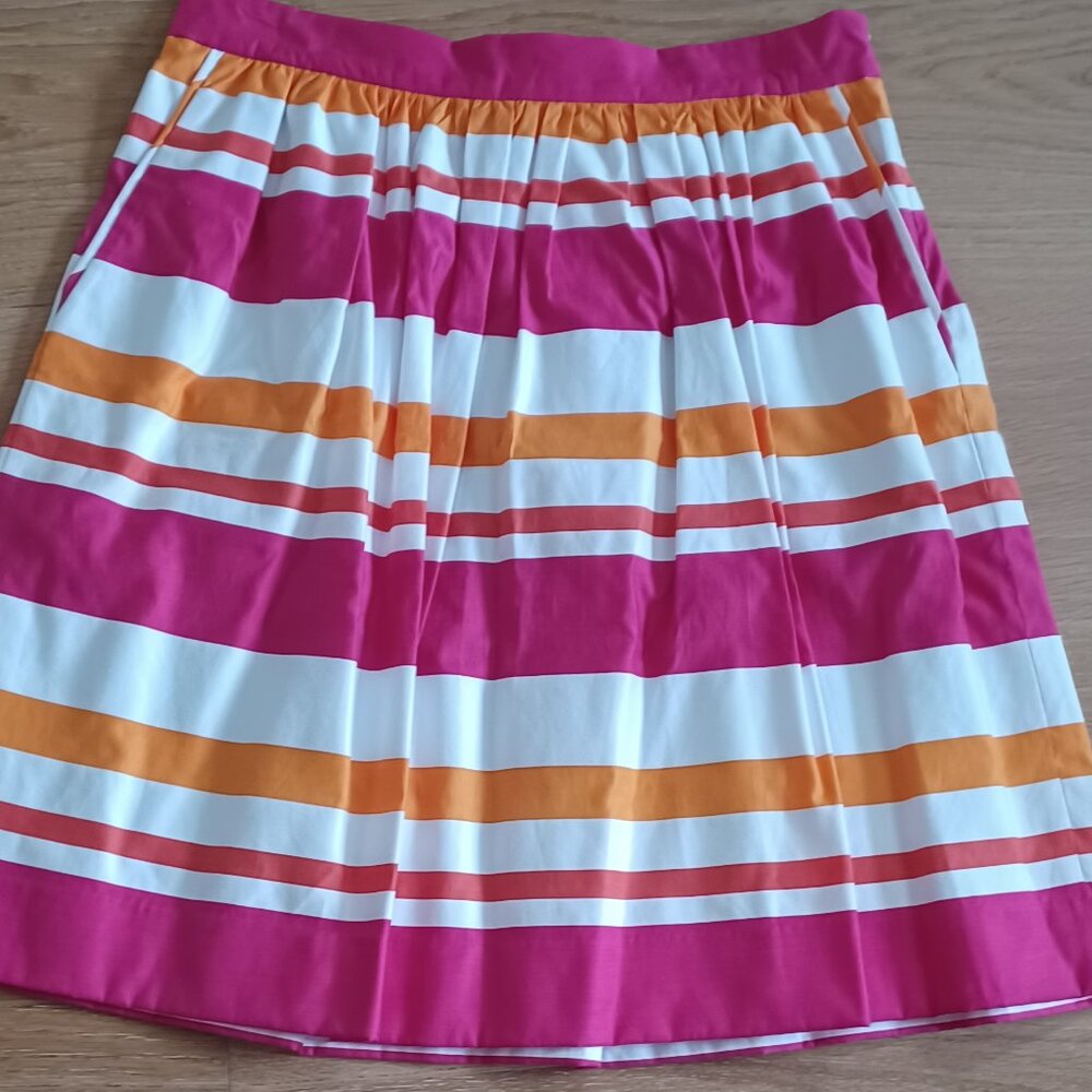 Cotton lined skirt. NEW.